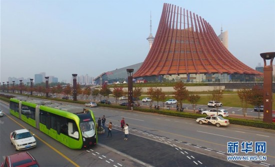 （科技）（1）“智軌”列車實(shí)現(xiàn)上路運(yùn)行