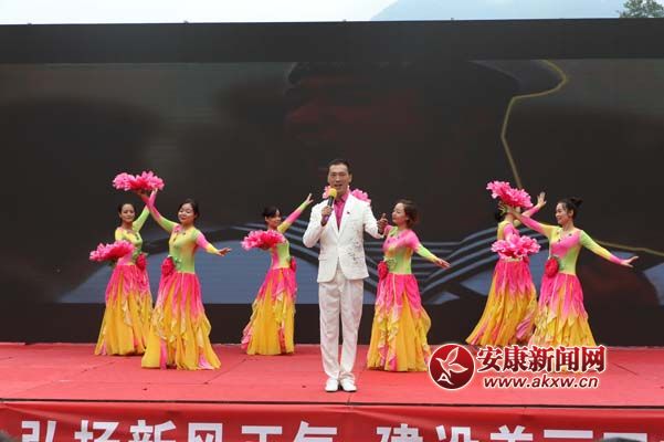 歌伴舞《祖國萬歲》.jpg